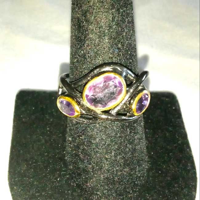 Pretty Natural Amethyst Band Size 8 50$